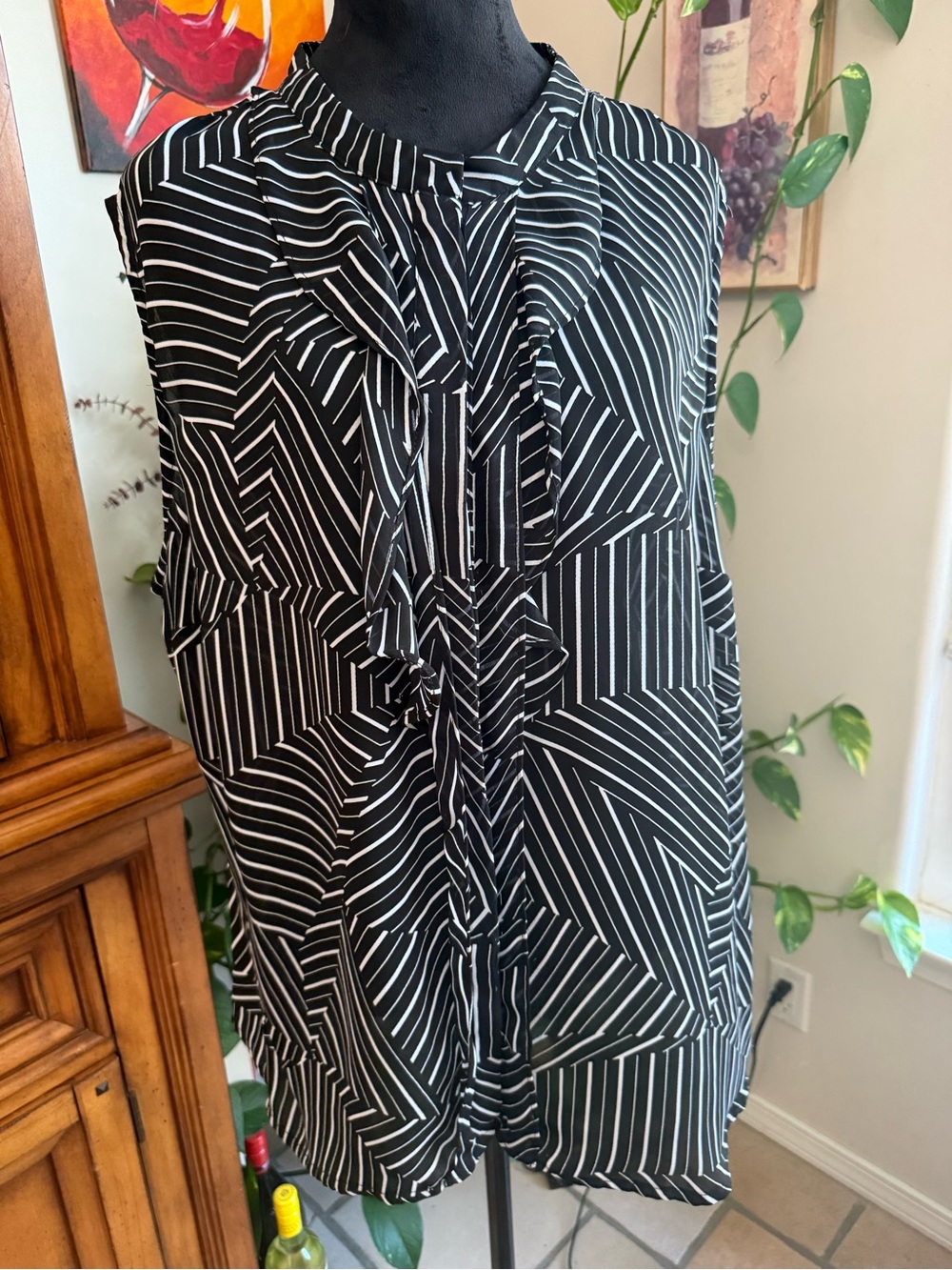 Worthington Black & White Geometric Stripe Sleeveless Top